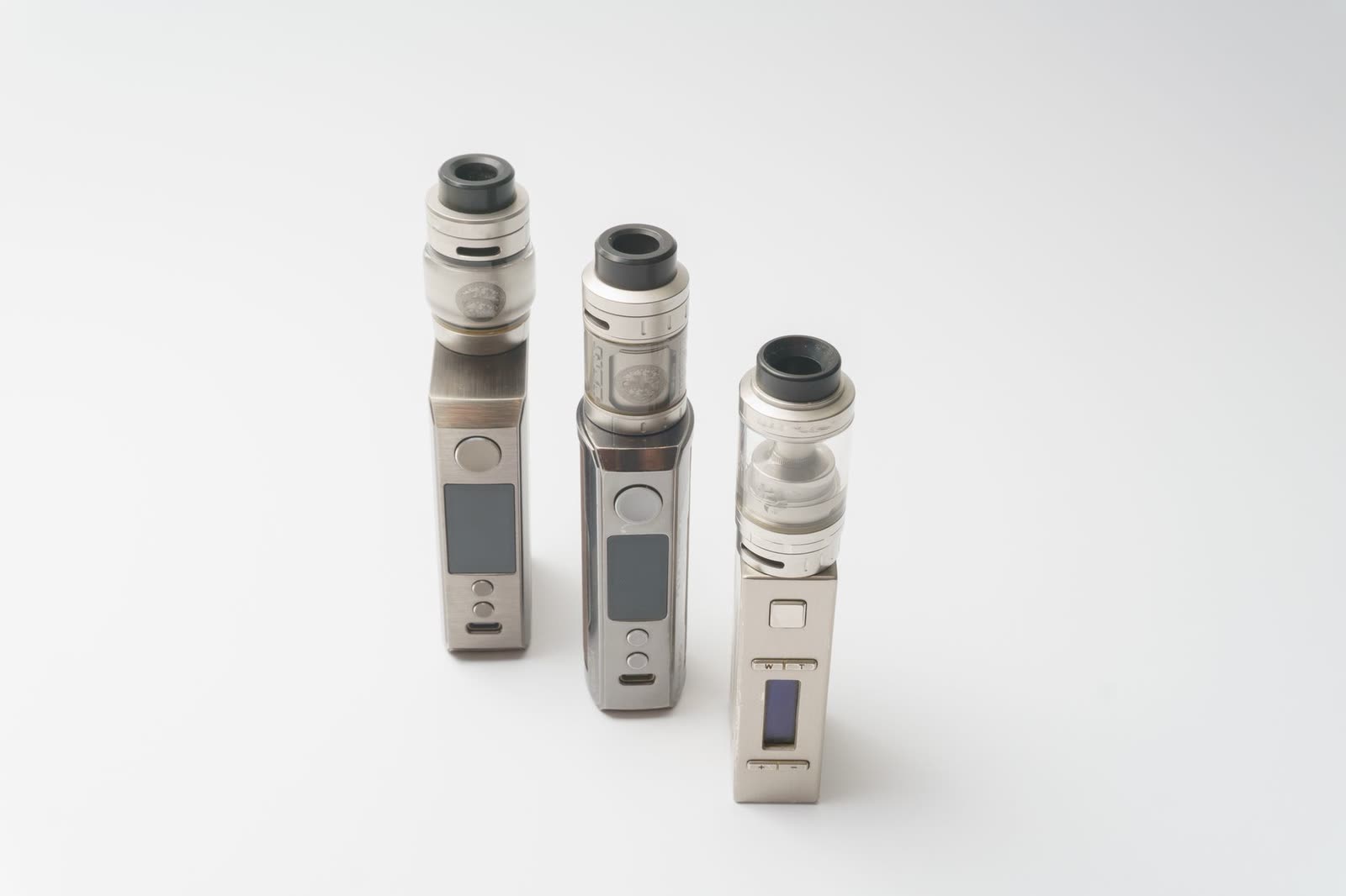 Refillable pod system vape device with USB-C charging port