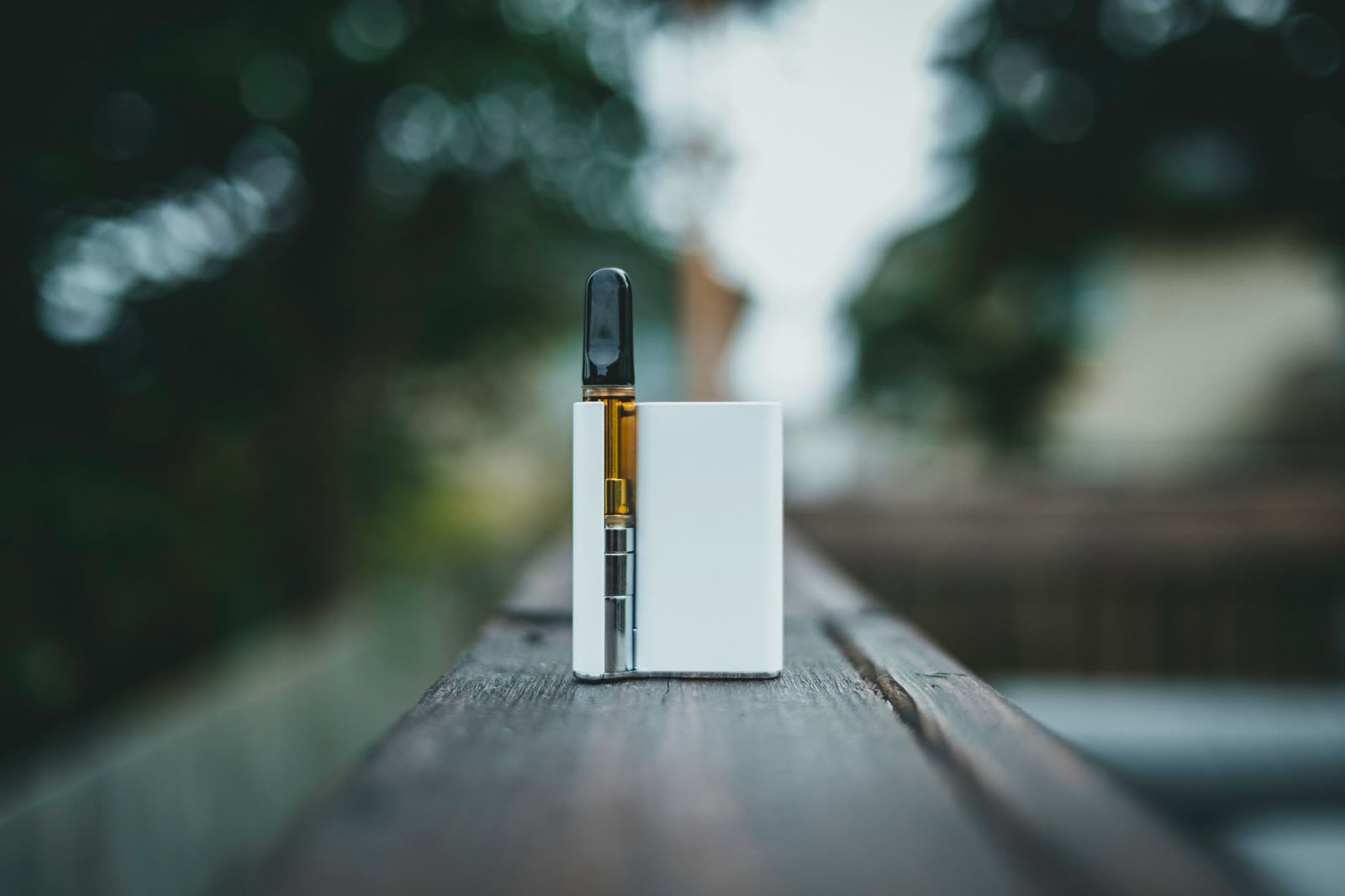 Single-use disposable vape device